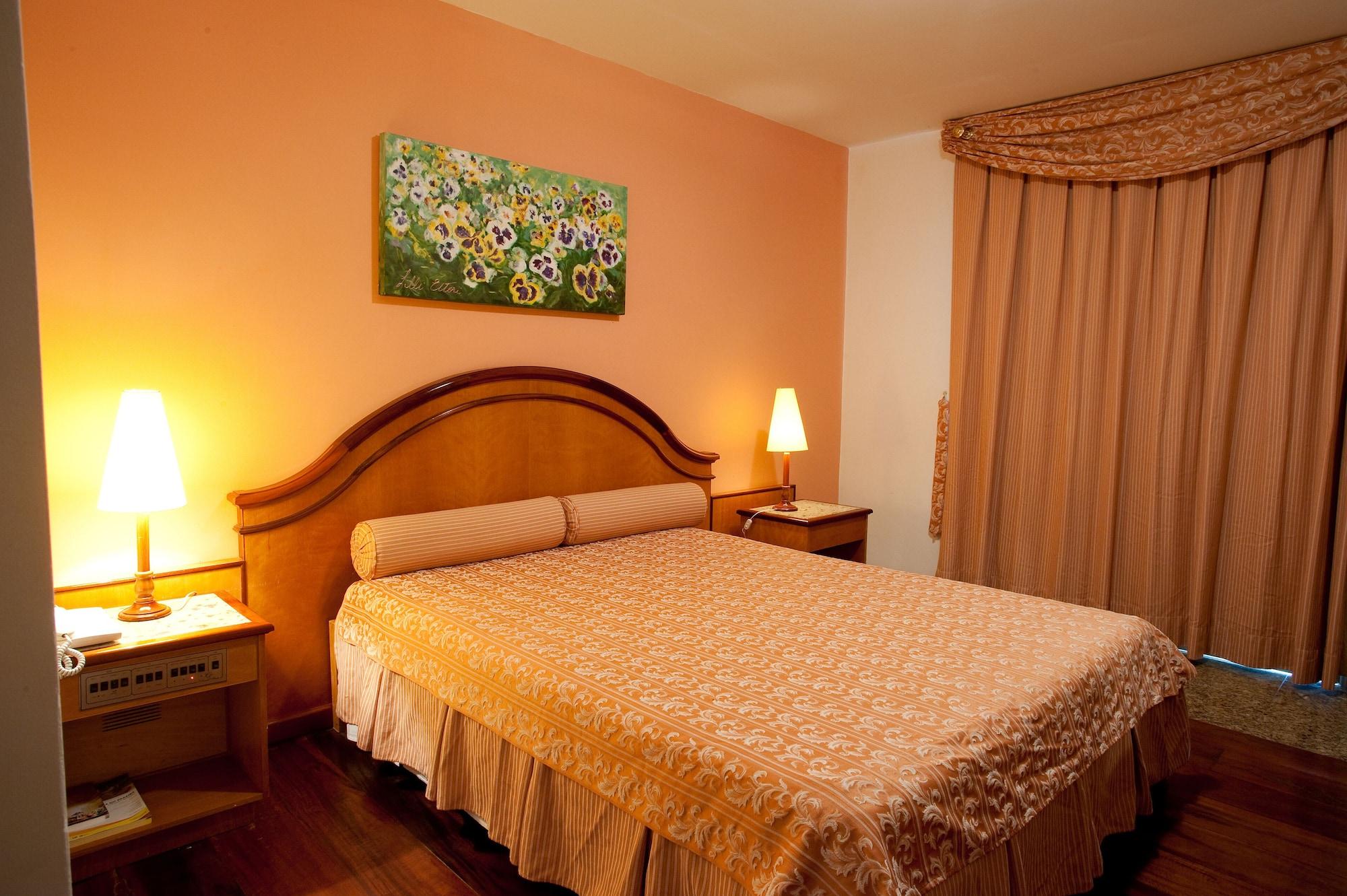 Colonial Plaza Hotel Pindamonhangaba Kültér fotó